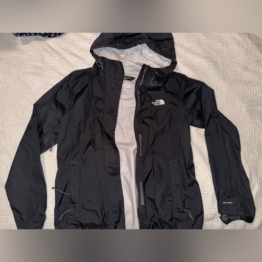 the north face windbreaker size S